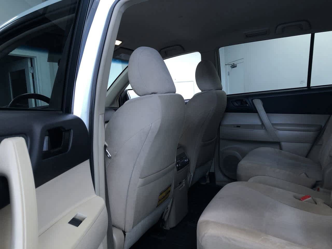 Thumbnail: 2013 Toyota Highlander - 18