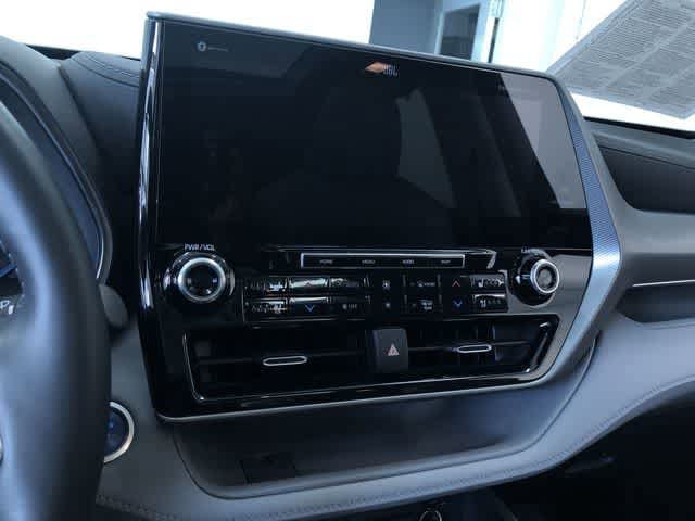 Thumbnail: 2021 Toyota Highlander - 33