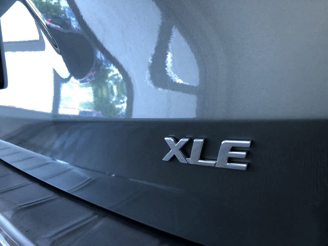 Thumbnail: 2012 Toyota Sienna - 15