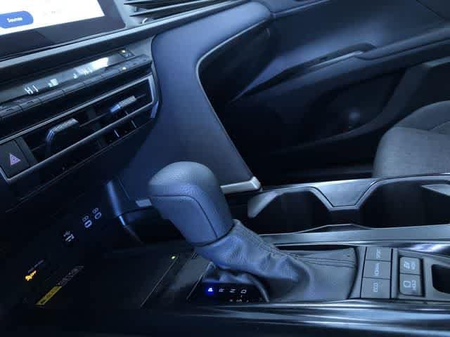 Thumbnail: 2025 Toyota Camry - 31