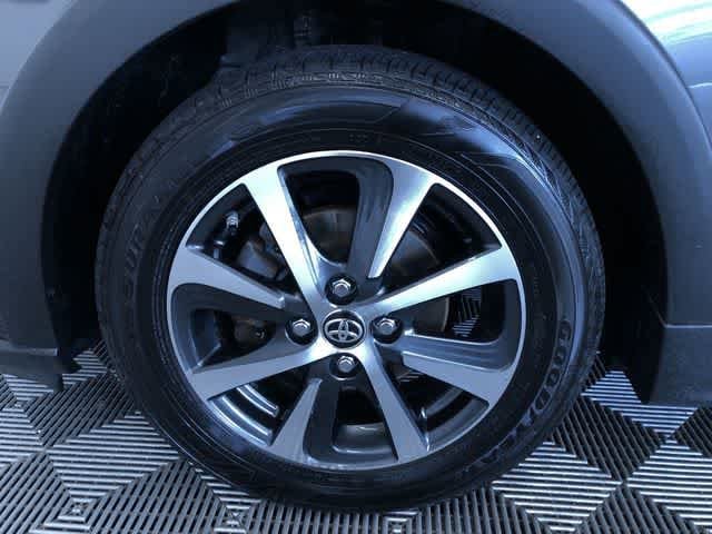 Thumbnail: 2018 Toyota Prius c - 16