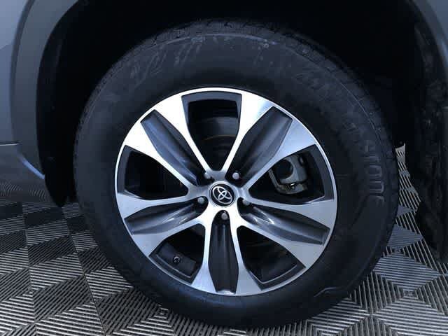 Thumbnail: 2022 Toyota Highlander - 16