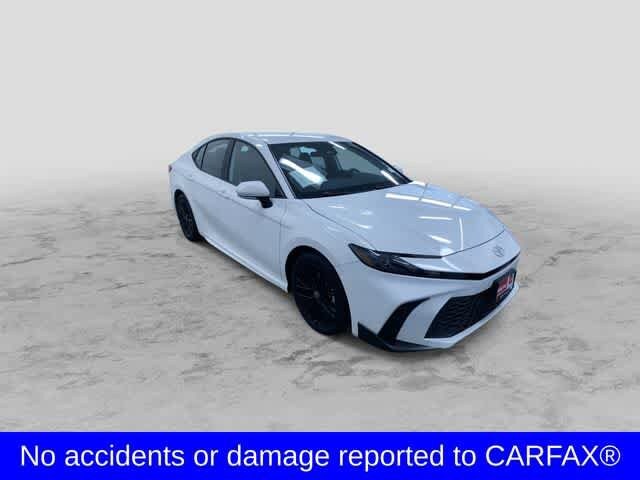 2025 Toyota Camry SE photo 3