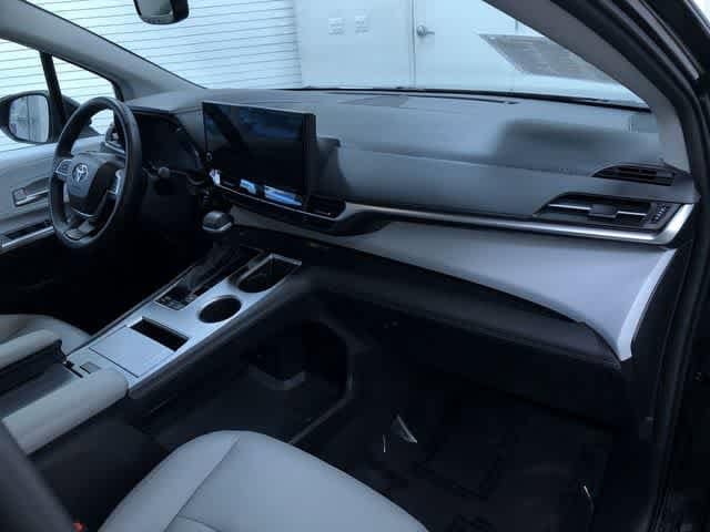 Thumbnail: 2025 Toyota Sienna - 24