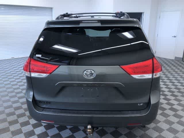 Thumbnail: 2012 Toyota Sienna - 13