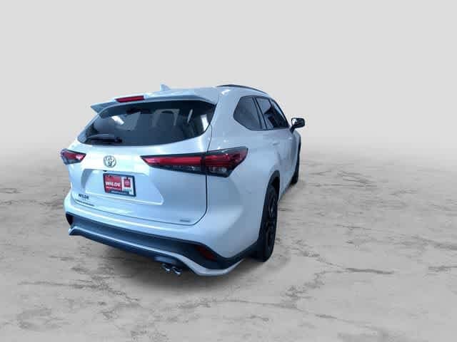 Thumbnail: 2023 Toyota Highlander - 12