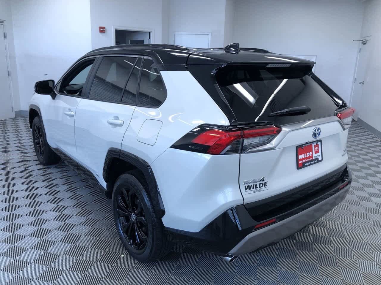 Thumbnail: 2022 Toyota RAV4 - 12