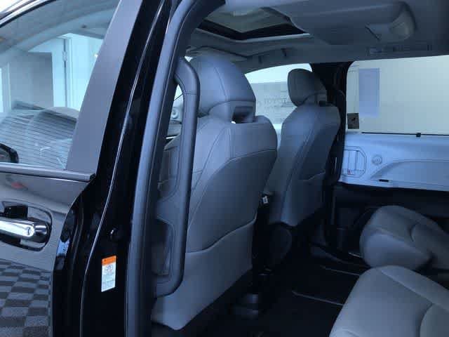 Thumbnail: 2026 Toyota Sienna - 19