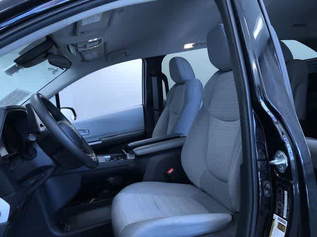 Thumbnail: 2025 Toyota Sienna - 18