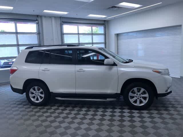 Thumbnail: 2013 Toyota Highlander - 39