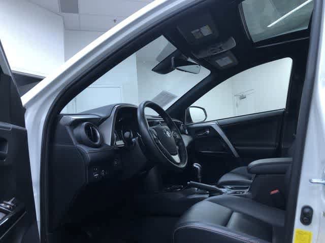 Thumbnail: 2018 Toyota RAV4 - 10