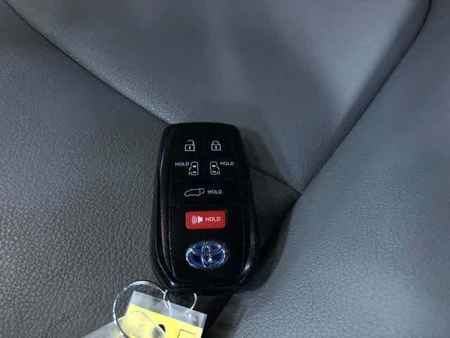 Thumbnail: 2025 Toyota Sienna - 33