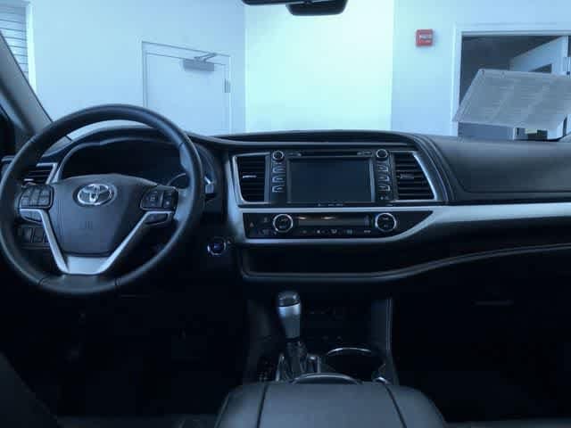 Thumbnail: 2019 Toyota Highlander - 19