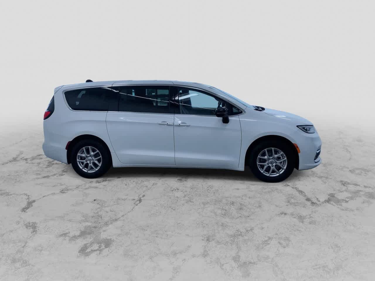 2024 Chrysler Pacifica Touring L 2