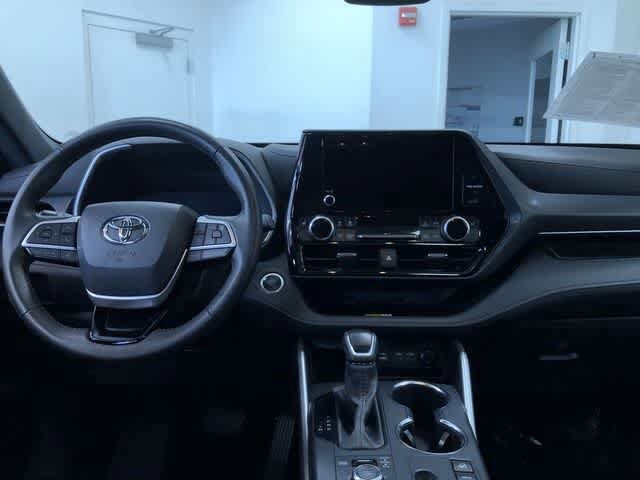 Thumbnail: 2025 Toyota Highlander - 16
