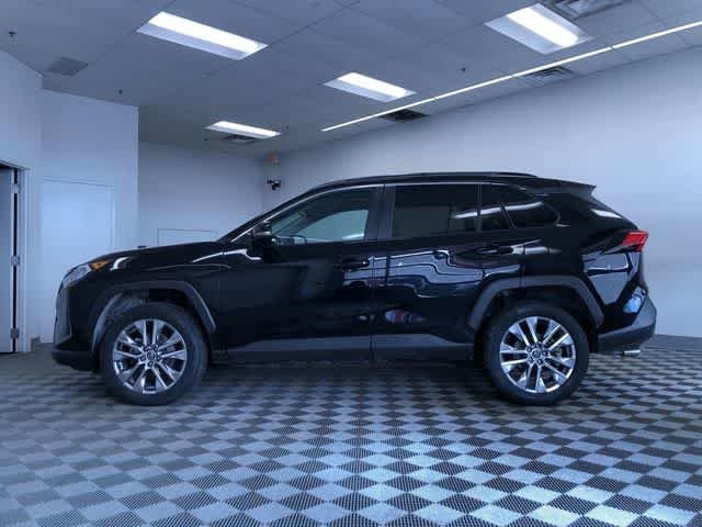 Thumbnail: 2020 Toyota RAV4 - 11