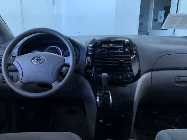 Thumbnail: 2005 Toyota Sienna - 18