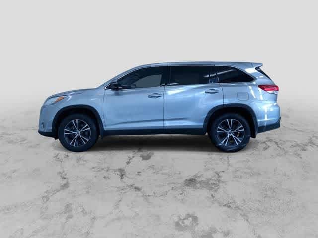 Thumbnail: 2019 Toyota Highlander - 7