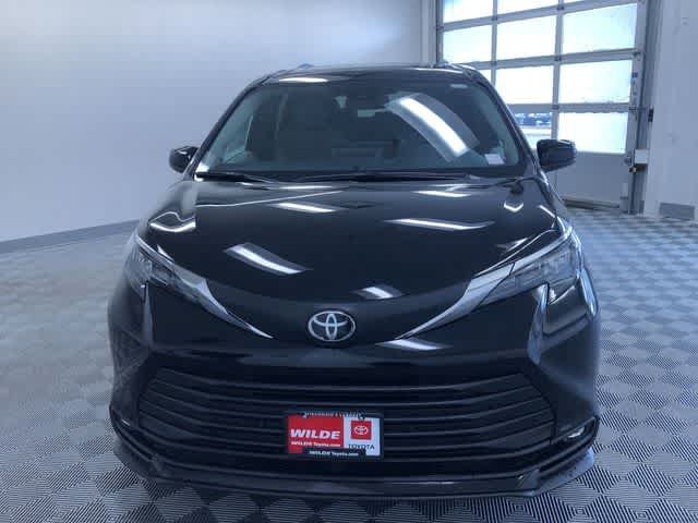 Thumbnail: 2026 Toyota Sienna - 14