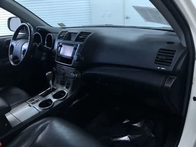 Thumbnail: 2013 Toyota Highlander - 27