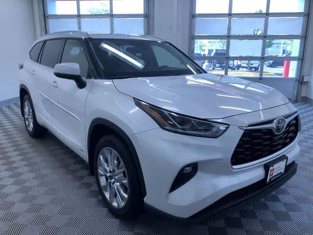 Thumbnail: 2025 Toyota Highlander - 31