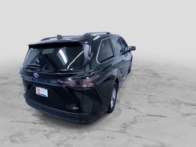 Thumbnail: 2025 Toyota Sienna - 9