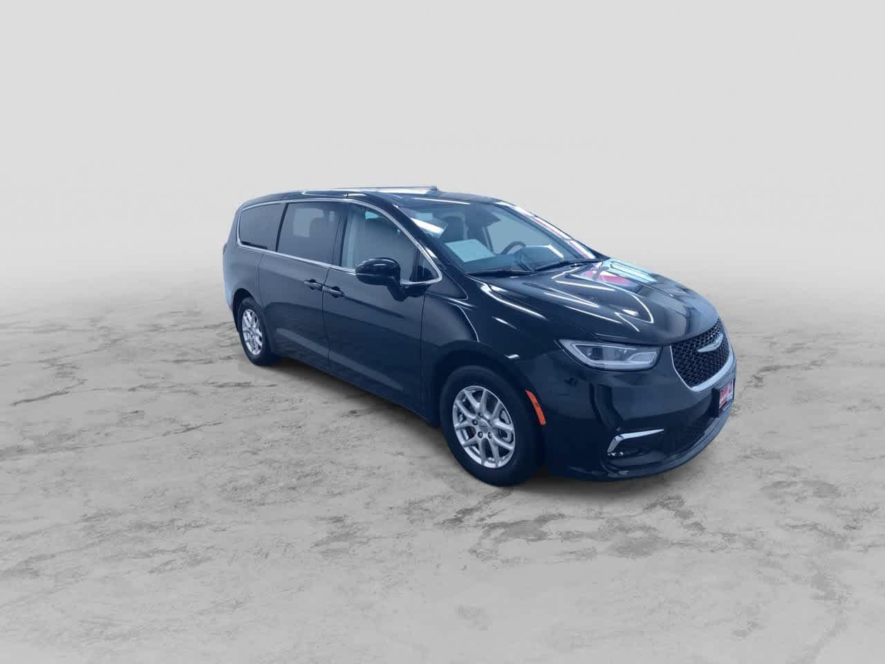 Thumbnail: 2024 Chrysler Pacifica - 3