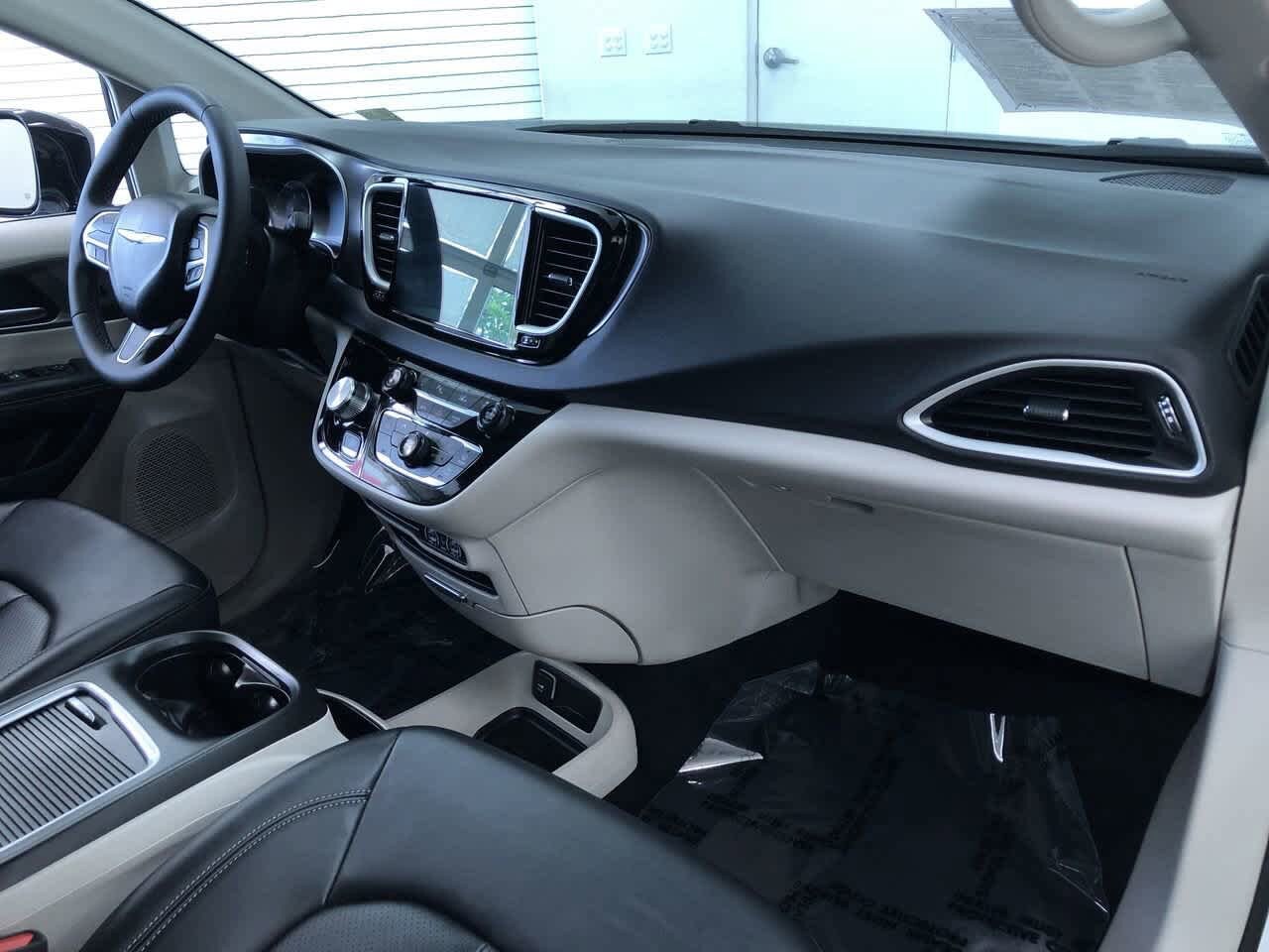 2024 Chrysler Pacifica Touring L 23
