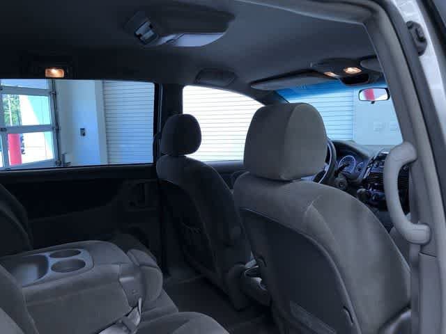 Thumbnail: 2005 Toyota Sienna - 23