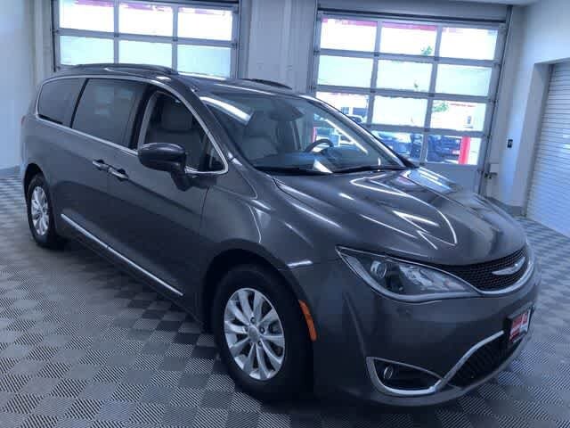 Thumbnail: 2017 Chrysler Pacifica - 37