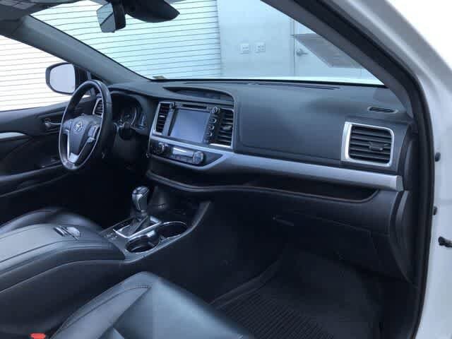 Thumbnail: 2019 Toyota Highlander - 23