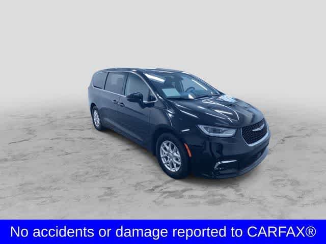 Thumbnail: 2024 Chrysler Pacifica - 3