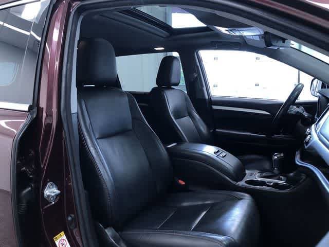 Thumbnail: 2018 Toyota Highlander - 24