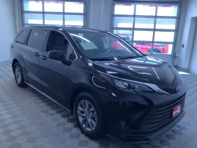 Thumbnail: 2025 Toyota Sienna - 37