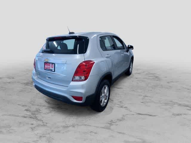 Thumbnail: 2017 Chevrolet Trax - 10