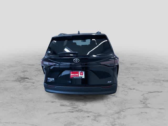 Thumbnail: 2026 Toyota Sienna - 8