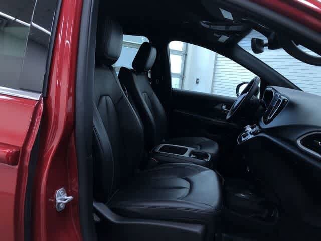 Thumbnail: 2025 Chrysler Pacifica - 24