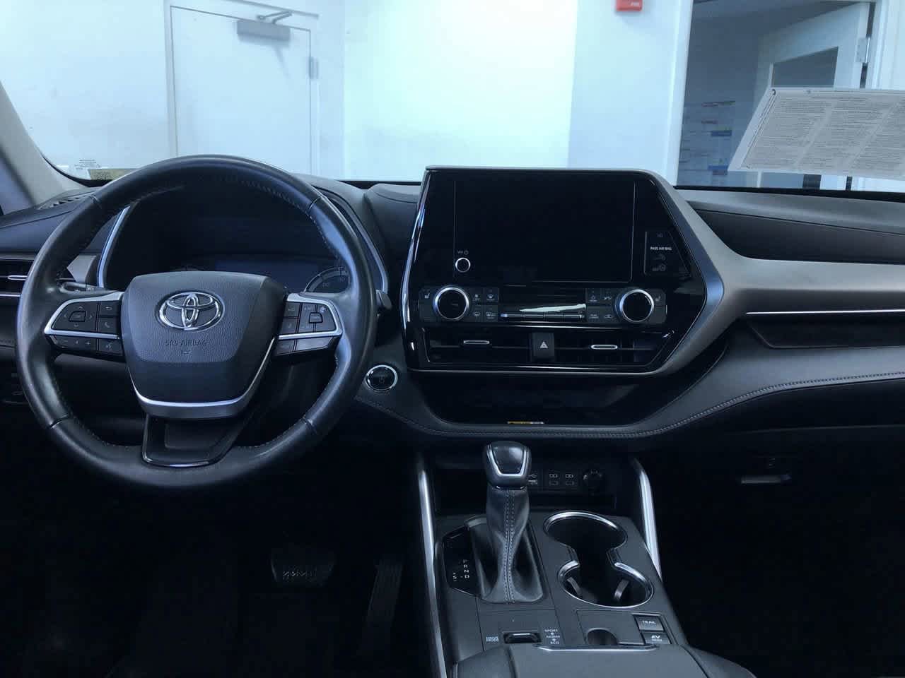 2023 Toyota Highlander XLE 17