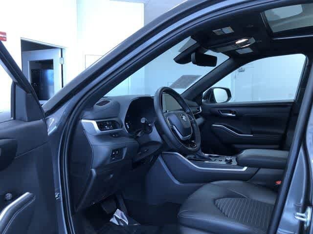 Thumbnail: 2025 Toyota Highlander - 11