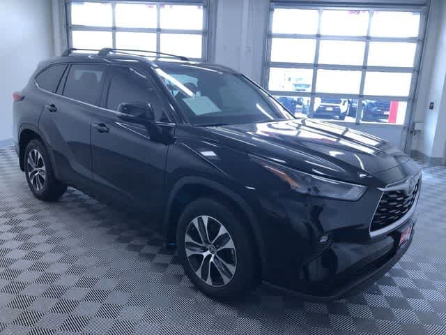 Thumbnail: 2022 Toyota Highlander - 29