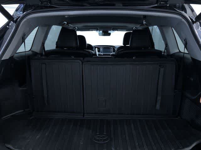 Thumbnail: 2019 Toyota Highlander - 31