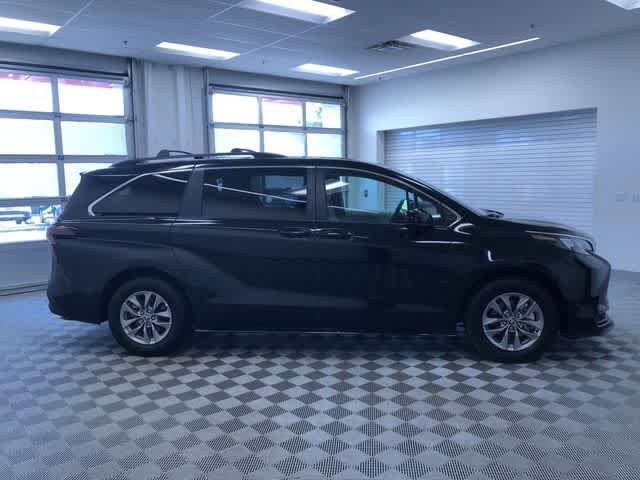 Thumbnail: 2026 Toyota Sienna - 34