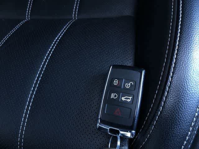 Thumbnail: 2022 Land Rover Range Rover Velar - 32