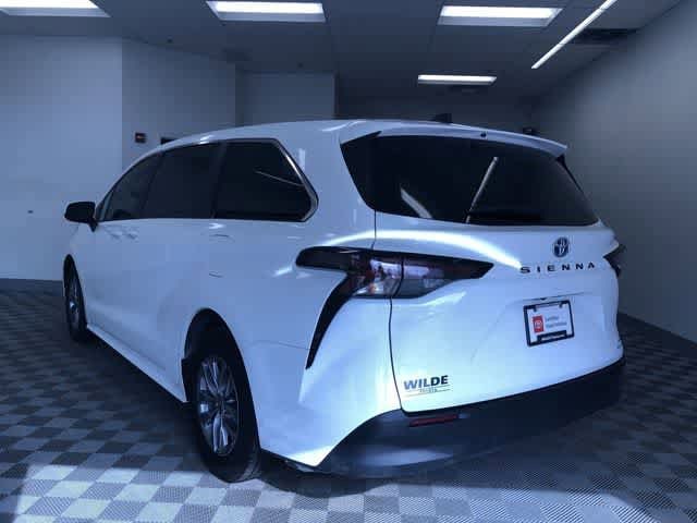 Thumbnail: 2023 Toyota Sienna - 12