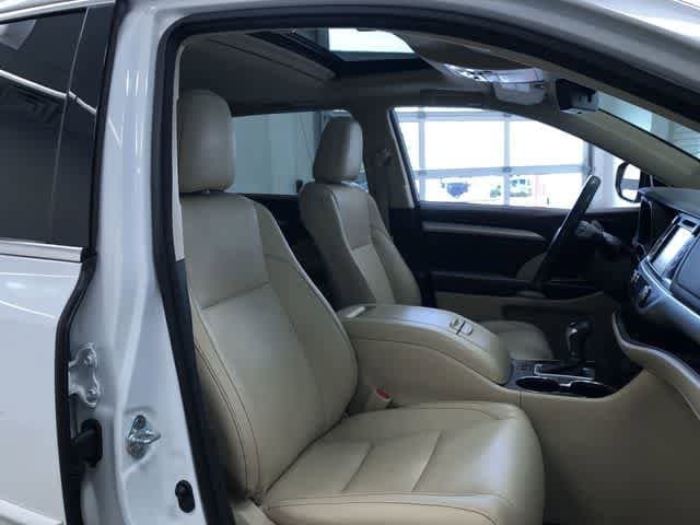 Thumbnail: 2017 Toyota Highlander - 24