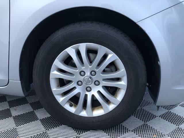 Thumbnail: 2014 Toyota Sienna - 19