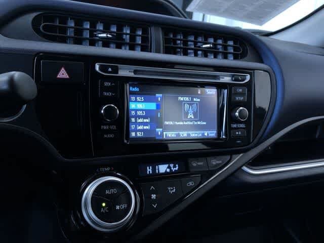 Thumbnail: 2015 Toyota Prius c - 29