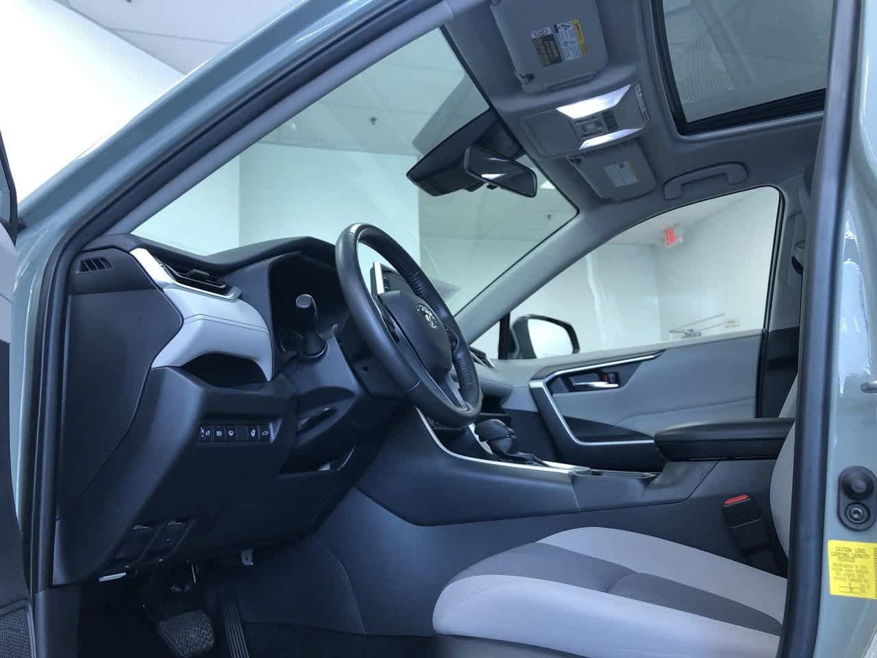 Thumbnail: 2022 Toyota RAV4 - 16