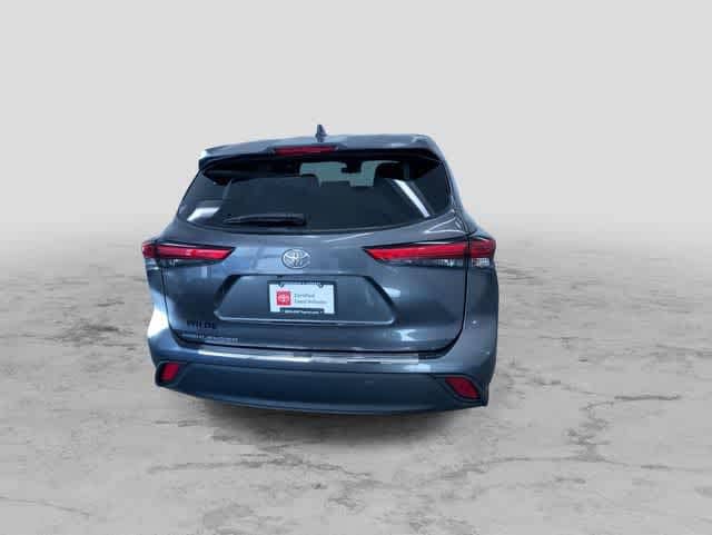 Thumbnail: 2023 Toyota Highlander - 8
