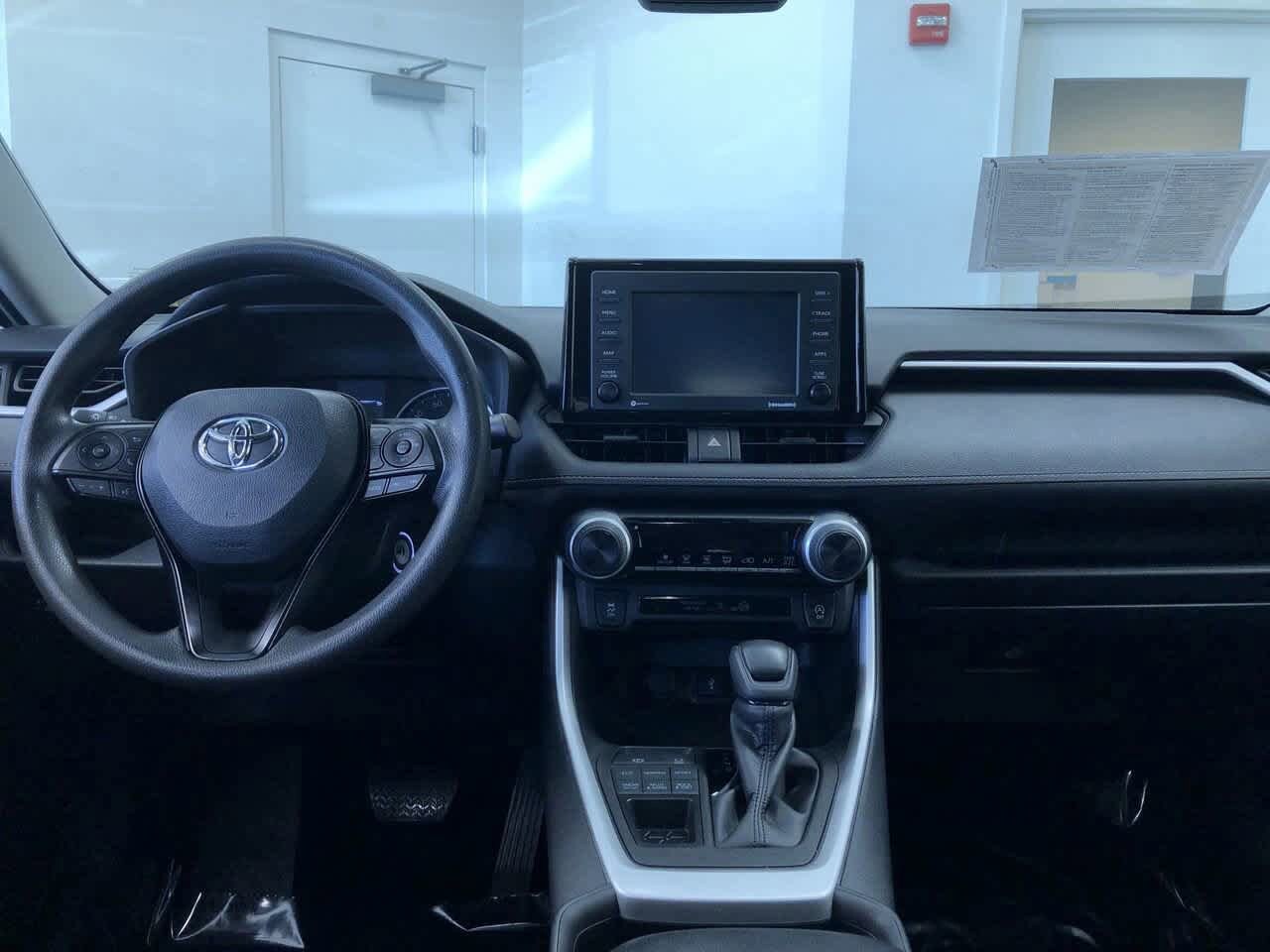 Thumbnail: 2022 Toyota RAV4 - 17
